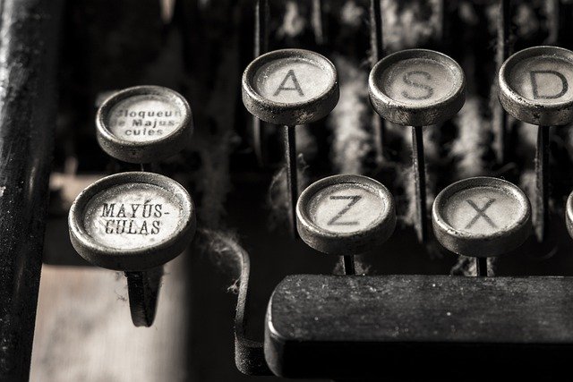 Tastiera di vecchia macchina per scrivere